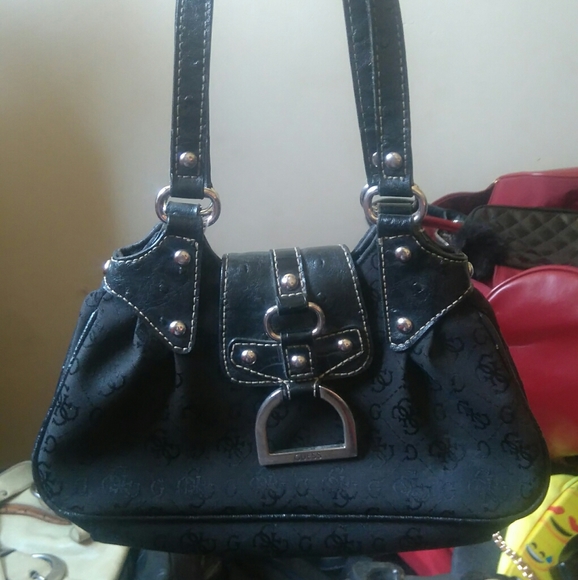 Geuss like hand bags guc - Picture 2 of 6